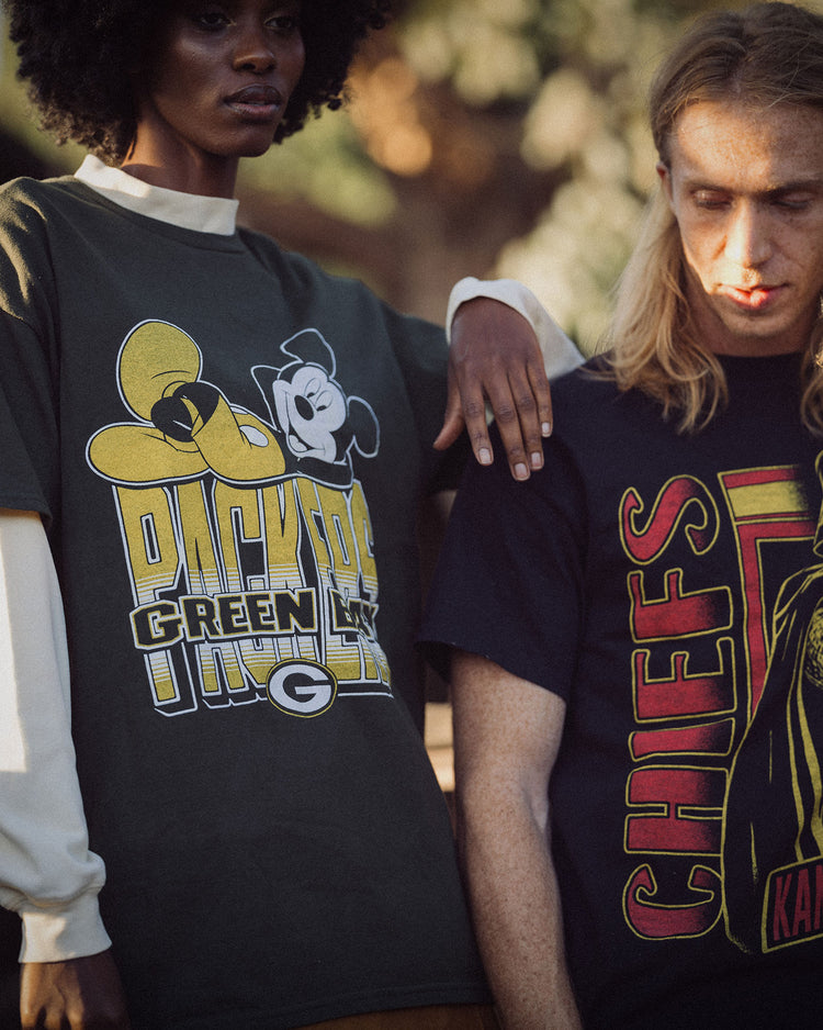 Green Bay Packers Mickey Kick Back Tee